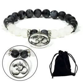 bransoletka-medytacyjna-mala-z-kamieni-bialy-agat-labradoryt-om-gratis