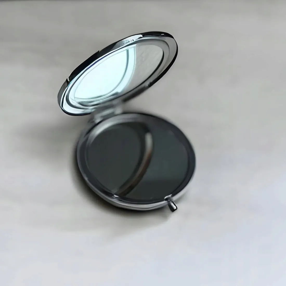 lusterko-kieszonkowe-okragle-on-wszystko-stan-nowy