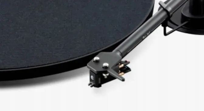 gramofon-hi-fi-plug-and-play-pro-ject-e1-2-pick-it-mm-e-bialy-model-e1-2-pick-it-mm-e-bialy