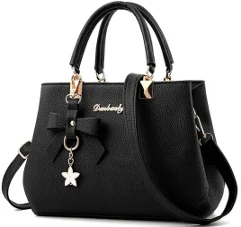 torebka-damska-na-ramie-mala-tania-markowa-czarna-brelok-na-prezent