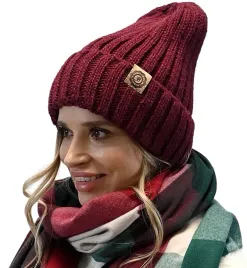 burgundowa-czapka-damska-ciepla-welniana-polski-produkt-zima-modna-beania