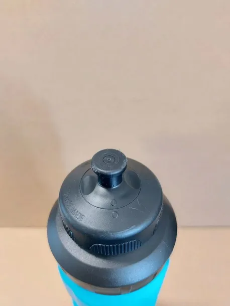 bidon-sigg-075-ml-niebieski-kolor-niebieski