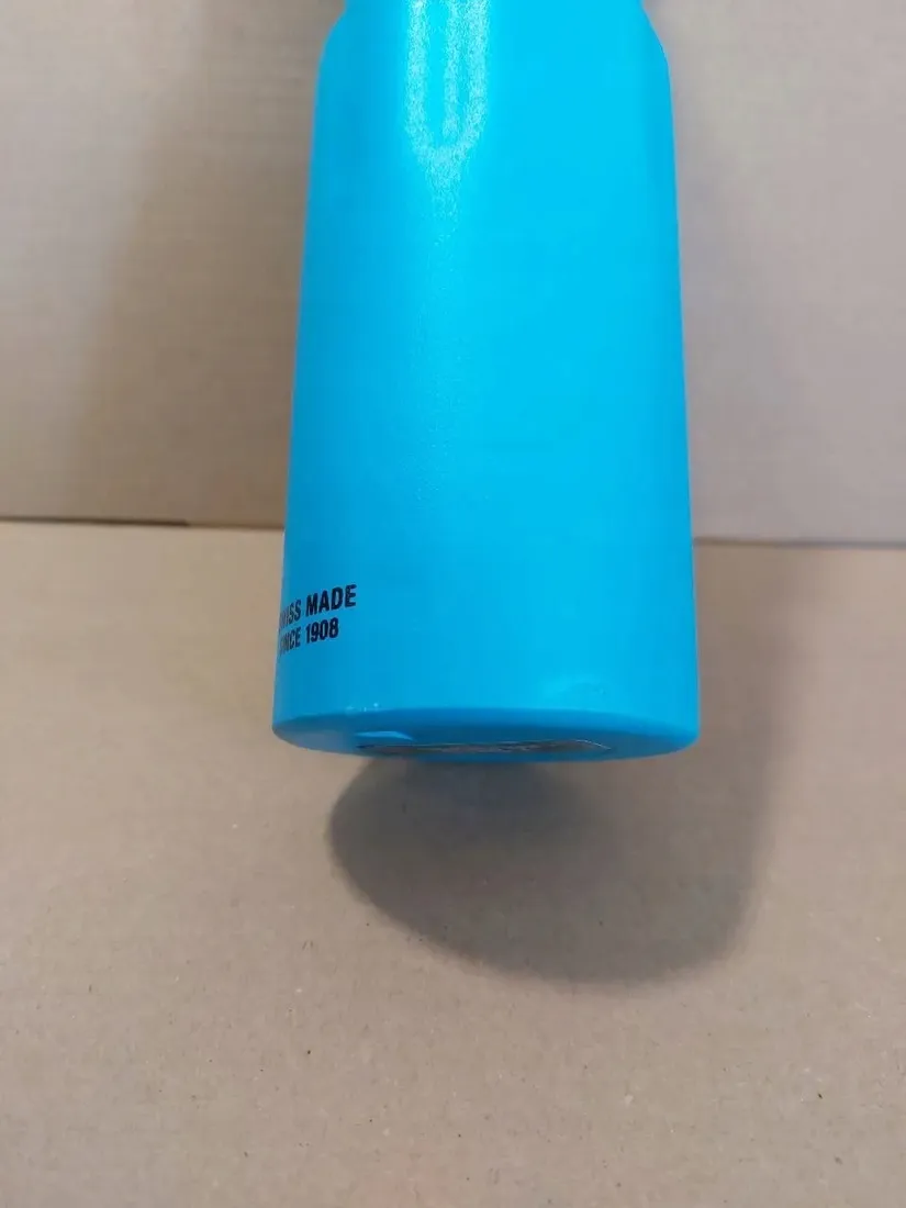 bidon-sigg-075-ml-niebieski-cechy-dodatkowe-powloka-antyposlizgowa