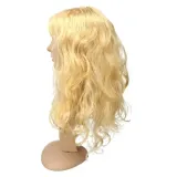 peruka-dluga-krecona-blond-cechy-krecone