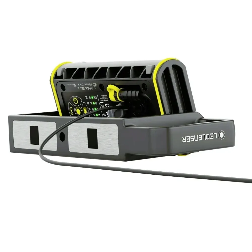 ledlenser-af4r-work-reflektor-akumulatorowy-2000-lm