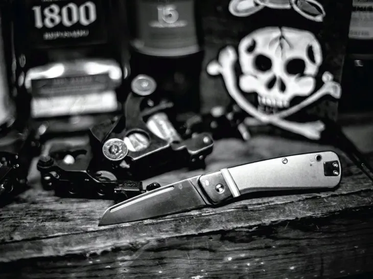 noz-turystyczny-gerber-material-glowni-stal