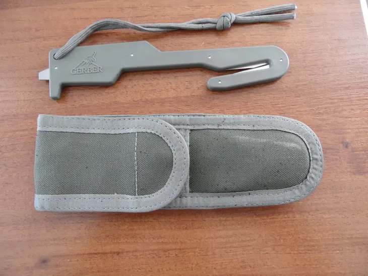 noz-turystyczny-gerber-ostrze-zabkowane