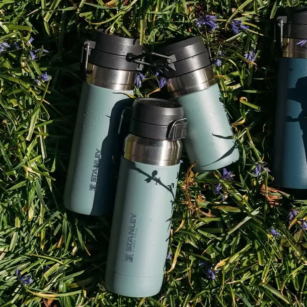 butelka-stanley-termiczna-quick-flip-termos-07l-kolor-bialy