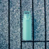 butelka-sigg-shield-one-glacier-1-l-rodzaj-kubek