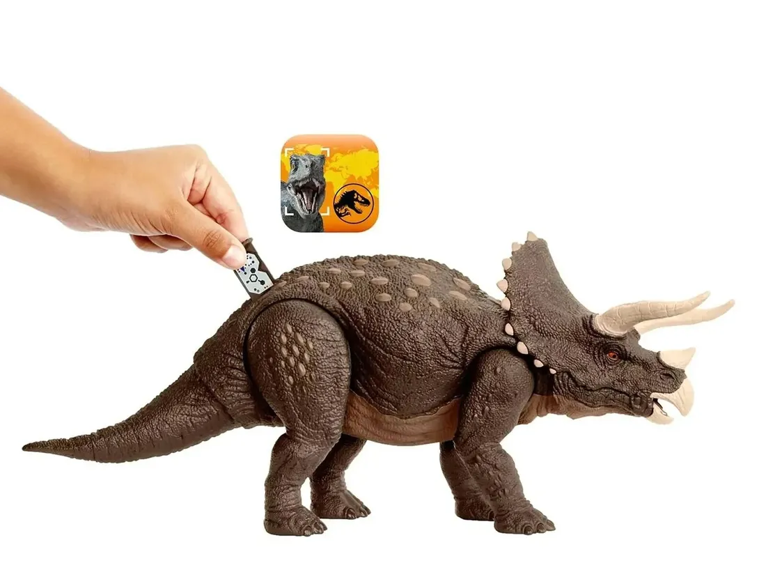 jurassic-world-obronca-triceratops-hpp88