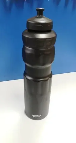 bidon-sigg-000-750-ml-czarny-material-aluminium