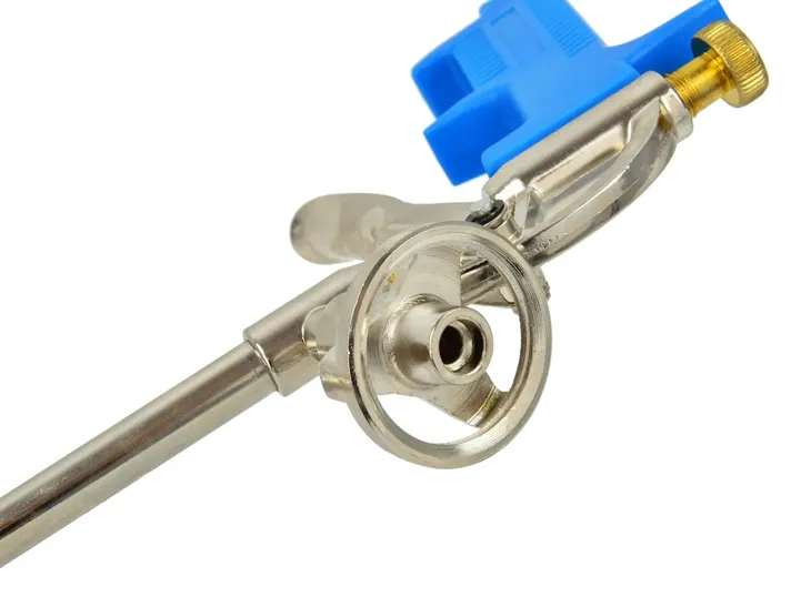 pistolet-do-pianki-geko-zastosowanie-izolacji-do-hydroizolacji-fasada-miejsca-o-podwyzszonej-wilgotnosci-parking-podloga-sufit-sciana