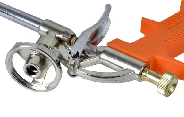 pistolet-do-pianki-geko-zastosowanie-izolacji-do-hydroizolacji-fasada-miejsca-o-podwyzszonej-wilgotnosci-parking-podloga-sufit-sciana-stan-nowy