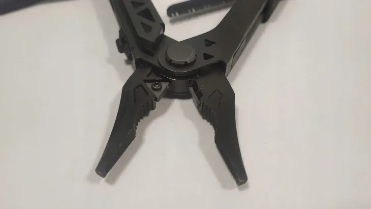 multitool-gerber-7-w-1-narzedzia-nozyczki