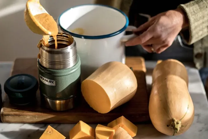 termos-obiadowy-stanley-07-l-czarny-linia-10-07936-004-pojemnosc-0-7-l