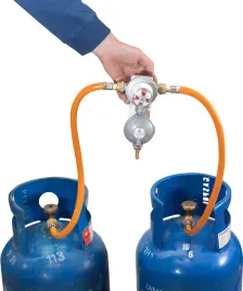 zestaw-do-2-butli-lpg-do-kotla-automatyczny-reduktor-cavagna-754c-weze