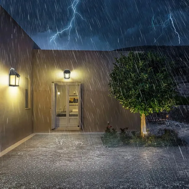 lampa-solarna-led-zewnetrzna-kinkiet-scienny-czujnik-ruchu-zmierzchu-38w-strumien-swietlny-600-lm