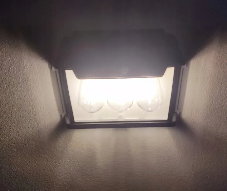 lampa-solarna-led-zewnetrzna-kinkiet-scienny-czujnik-ruchu-zmierzchu-38w-stan-nowy-zasilanie-solarne