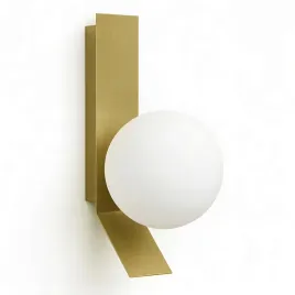 lampa-kinkiet-scienny-zloty-szczotkowany-pojedynczy-kula-mleczna-biala-e27