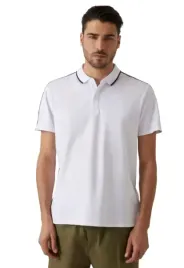 guess-biala-koszulka-polo-z-kontrastowym-lampasem-na-ramieniu-m-gna