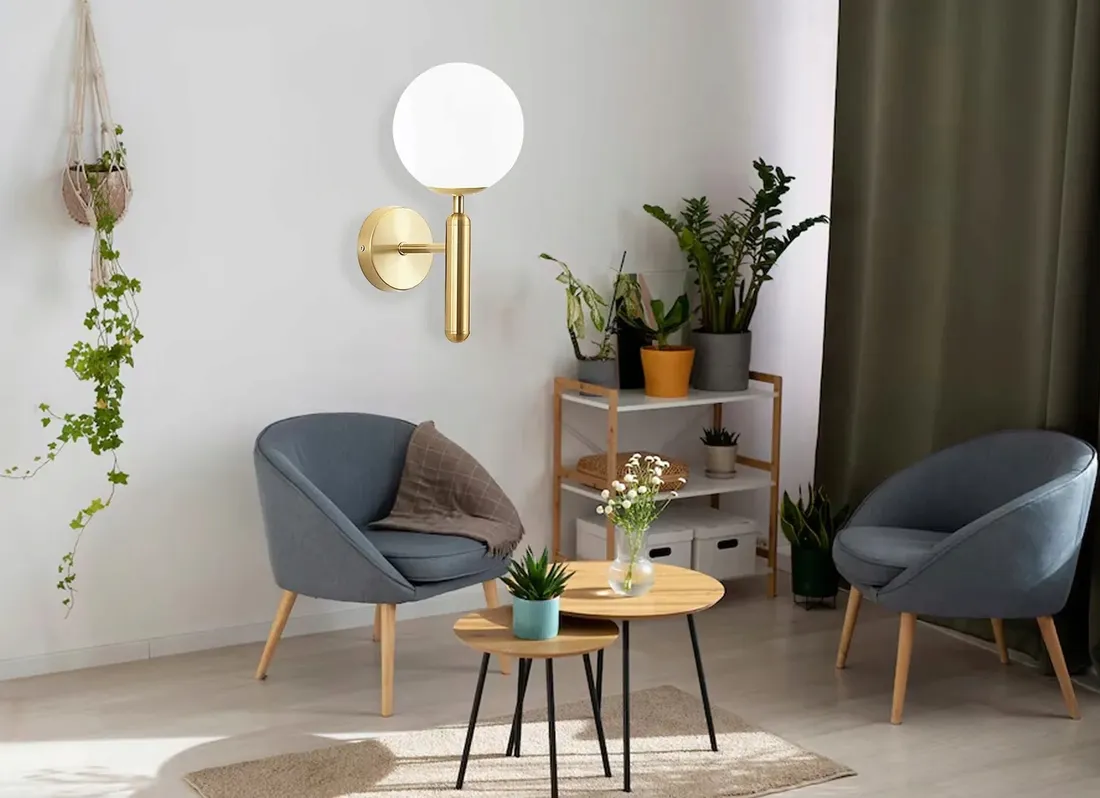 kinkiet-scienny-zloty-nowoczesny-lampa-w-stylu-loft-biala-kula-elegancki