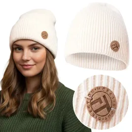 modna-czapka-damska-w-prazki-ciepla-beanie-z-naszywka-moraj