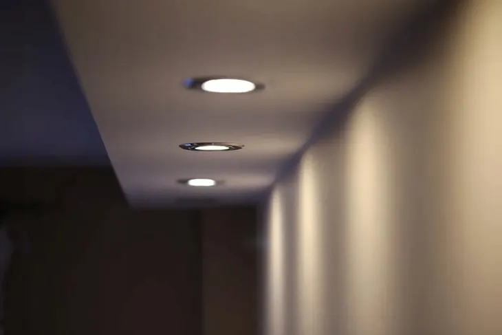 oprawa-sufitowa-halogenowa-czarna-wpuszczana-podtynkowa-kwadratowa-ruchoma-szerokosc-produktu-8-2-cm