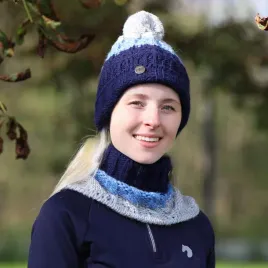 horsenjoy-czapka-z-kominem-kaja-granatowa