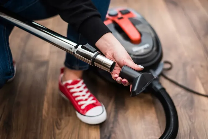 odkurzacz-bezworkowy-lehmann-typhoon-pojemnosc-zbiornika-na-kurz-2-5-l