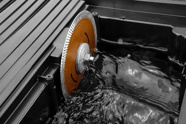 przecinarka-stolikowa-graphite-waga-z-opakowaniem-4-5-kg