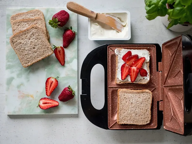 opiekacz-sandwich-toster-ceramiczny-eldom-st11-ksztalt-kanapek-trojkat