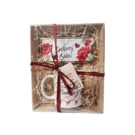 zestaw-prezentowy-dla-kochanej-babci-kubek-i-czekolada-z-motywem-rozy