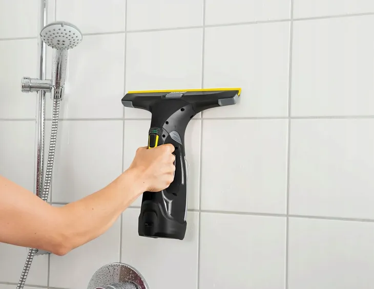 myjka-do-okien-karcher-2801-cm-wyposazenie-dodatkowe-ladowarka