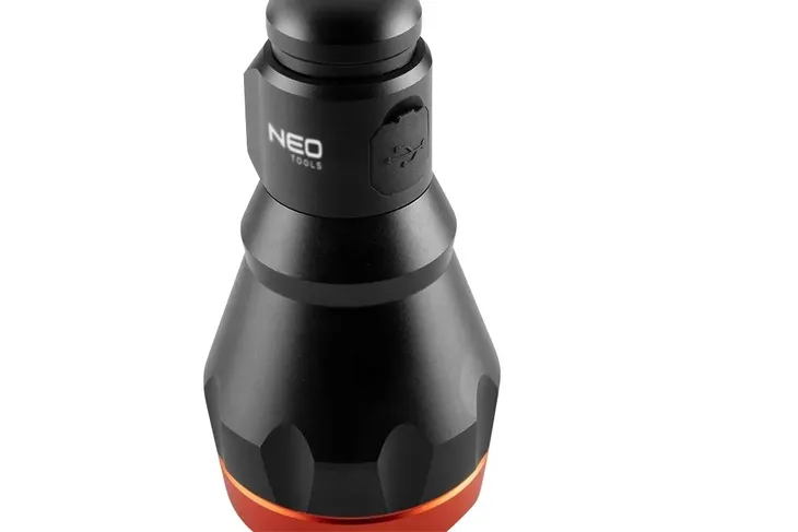 latarka-klasyczna-neo-tools-500-lm-led-cechy-dodatkowe-ladowanie-usb
