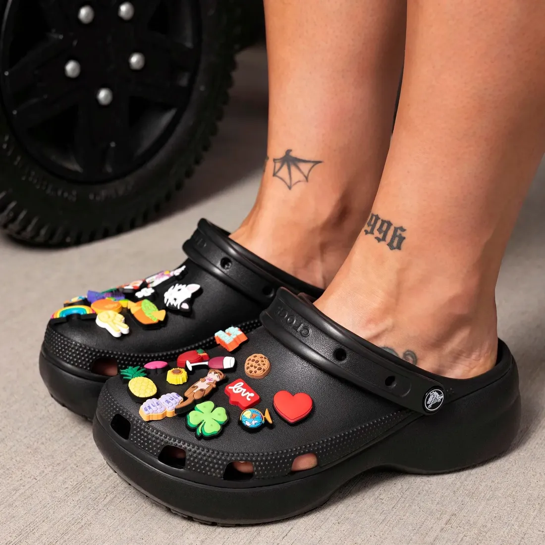 klapki-crocs-platform-206750-001-r-375
