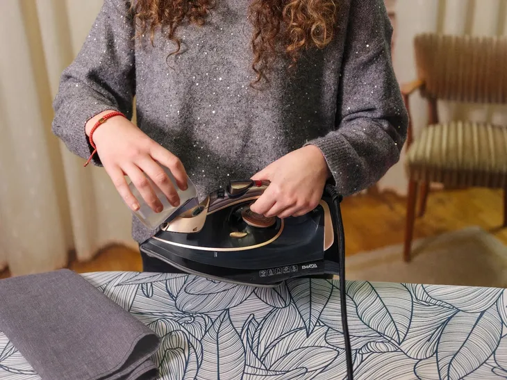 zelazko-emavo-emazel47554-3000-w-model-zelazko-parowe-anti-drip-anti-calc-strazak