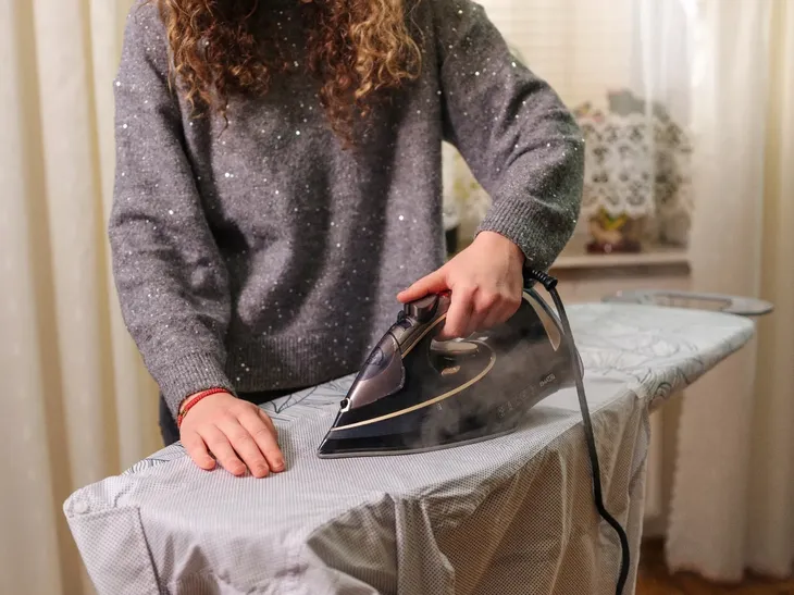 zelazko-emavo-emazel47554-3000-w-silne-uderzenie-pary-42-g-min