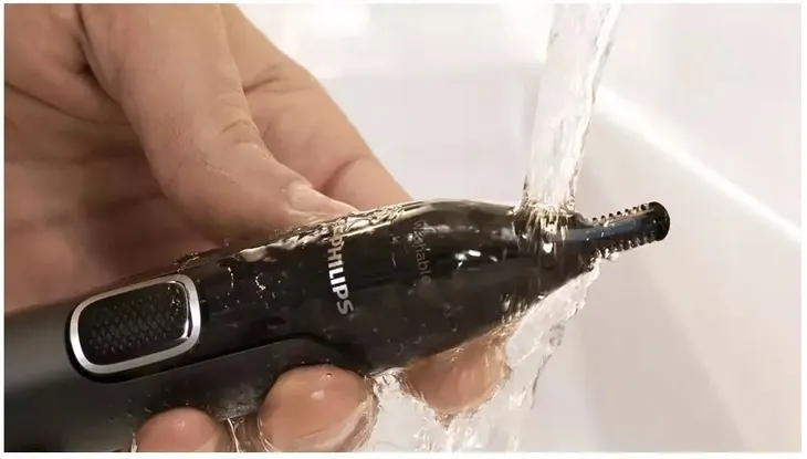 trymer-philips-profesjonalny-trymer-do-nosa-uszu-kolor-dominujacy-czarny