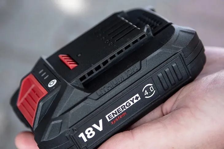 akumulator-li-ion-graphite-18-v-4-ah-seria-energy-boost-up