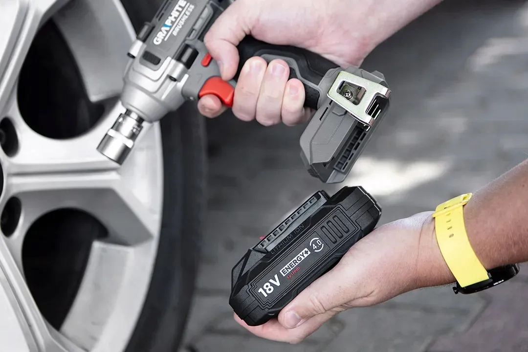 akumulator-li-ion-graphite-18-v-4-ah