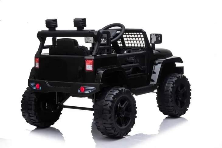 samochod-ramiz-czarny-wiek-dziecka-3-lata