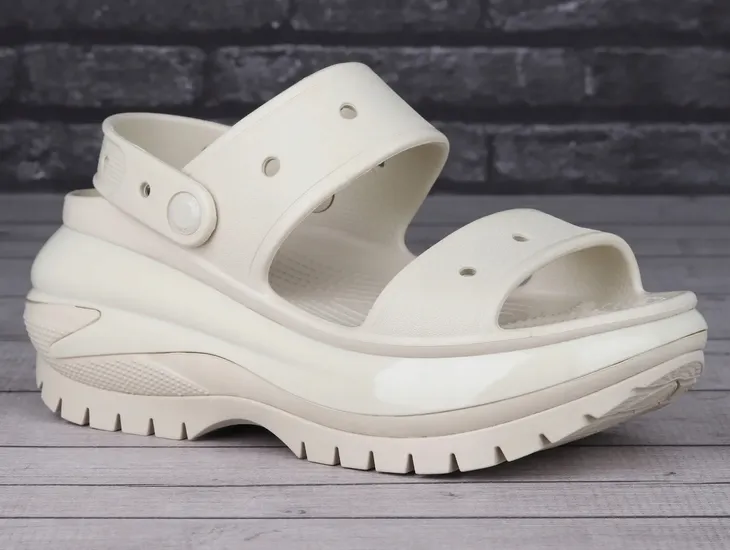 klapki-crocs-classic-mega-crush-sandal-375-m5-w7-bone-marka-crocs