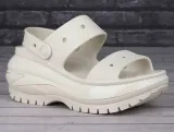 klapki-crocs-classic-mega-crush-sandal-375-m5-w7-bone-marka-crocs