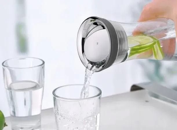 karafka-szklana-wmf-basic-1l-do-wody-napojow-material-wykonania-szklo