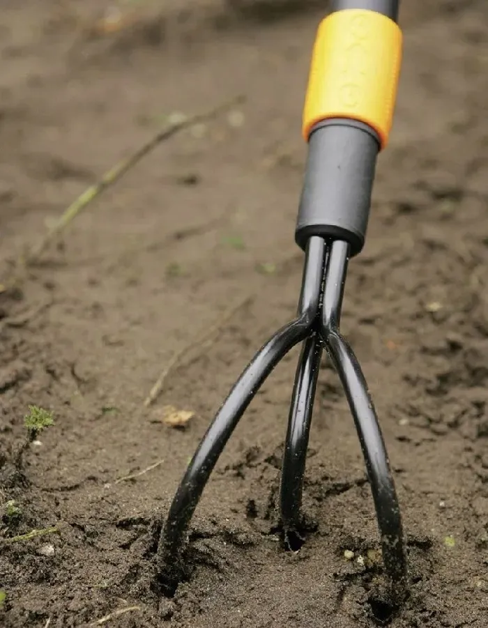 kultywator-fiskars-metal-33-cm-dlugosc-narzedzia-33-cm