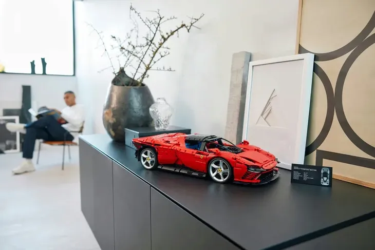 lego-technic-42143-ferrari-daytona-sp3-informacje-dot-bezpieczenstwa-i-zgodnosci-produktu-nie-nadaje-sie-dla-dzieci-ponizej-okreslonego-wieku-do-uzywania-pod-nadzorem-osoby-doroslej