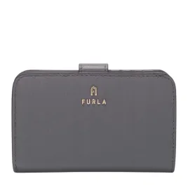 furla-portfel-skora-naturalna-szary-kobieta