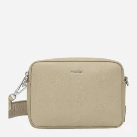 calvin-klein-torebka-listonoszka-poliuretan-bezowy