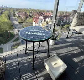 sansibar-stolik-kawowy-pleciony-szklany-blat-okragly-czarny-40-cm