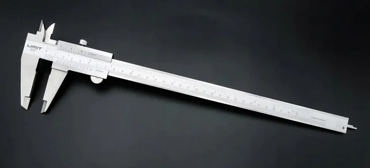 suwmiarka-analogowa-limit-300-mm-waga-z-opakowaniem-0-15-kg